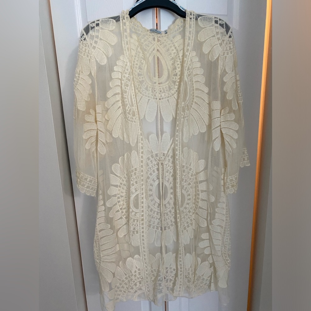 Blue Island cotton lace cover-up w bell sleeves. Off white / cream color. Size M